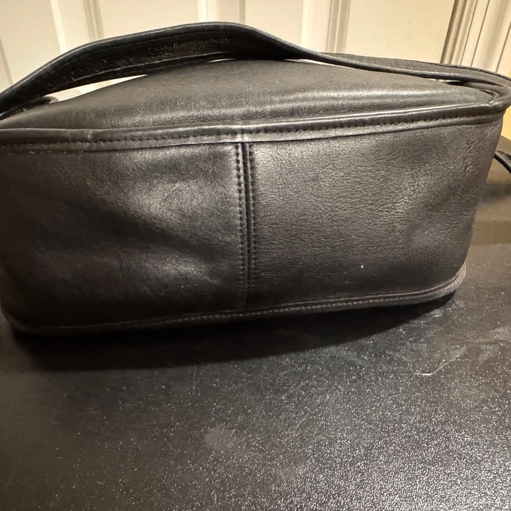 Coach vintage Patricia Black Leather shoulder Crossbody Bag 9951